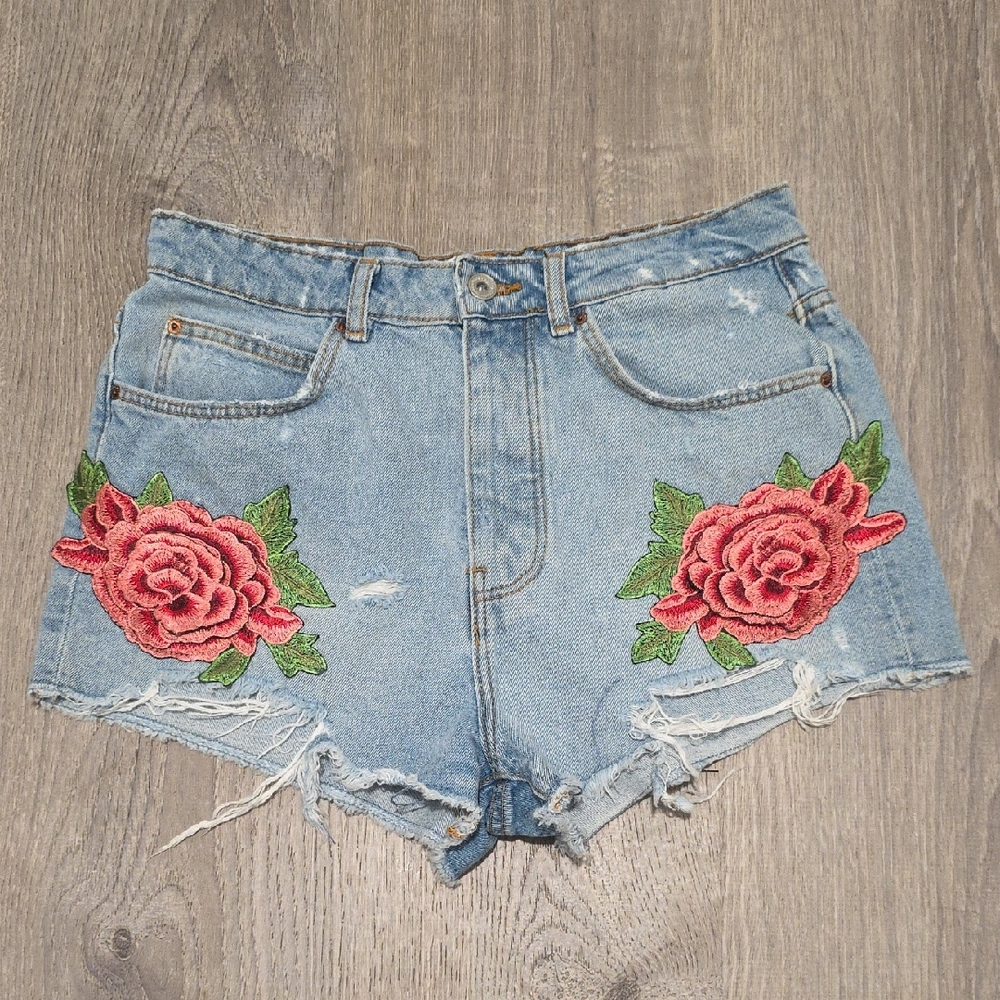 Zara Trafaluc Denimwear Rose Embroidered High Rise Shorts - Picture 3 of 16